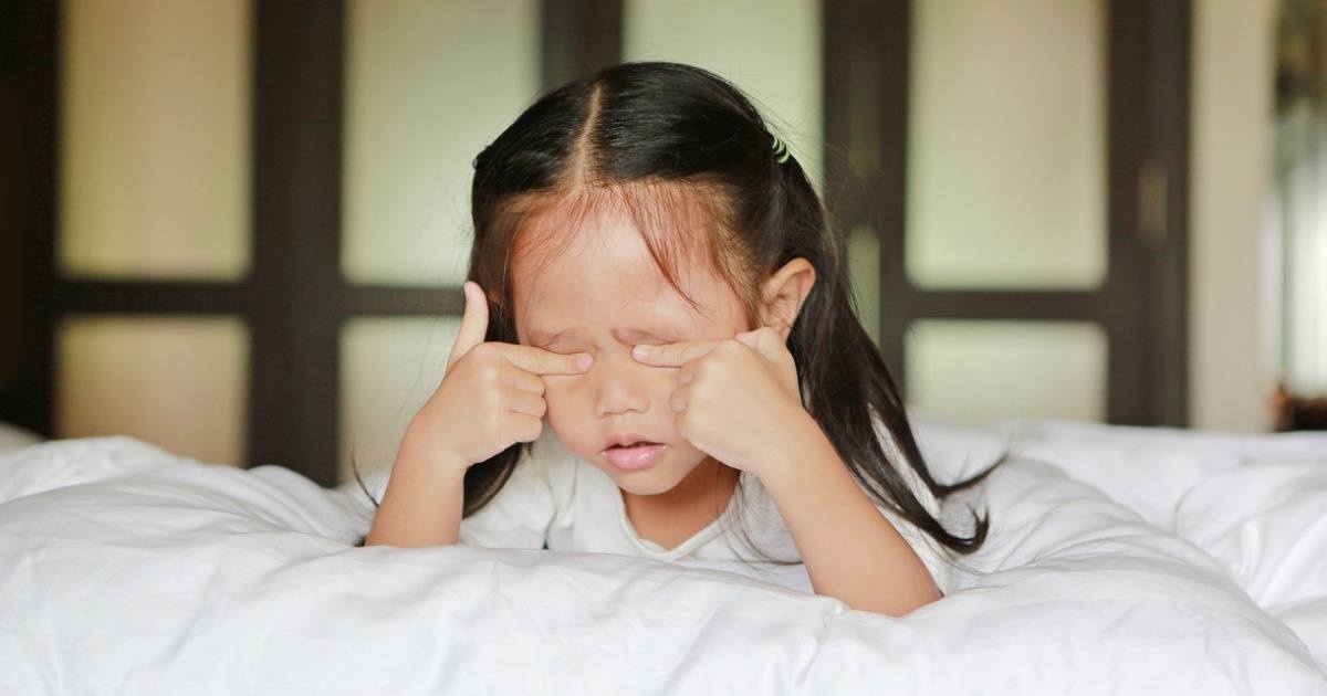 Dau hieu kho mat o tre nho hinh anh