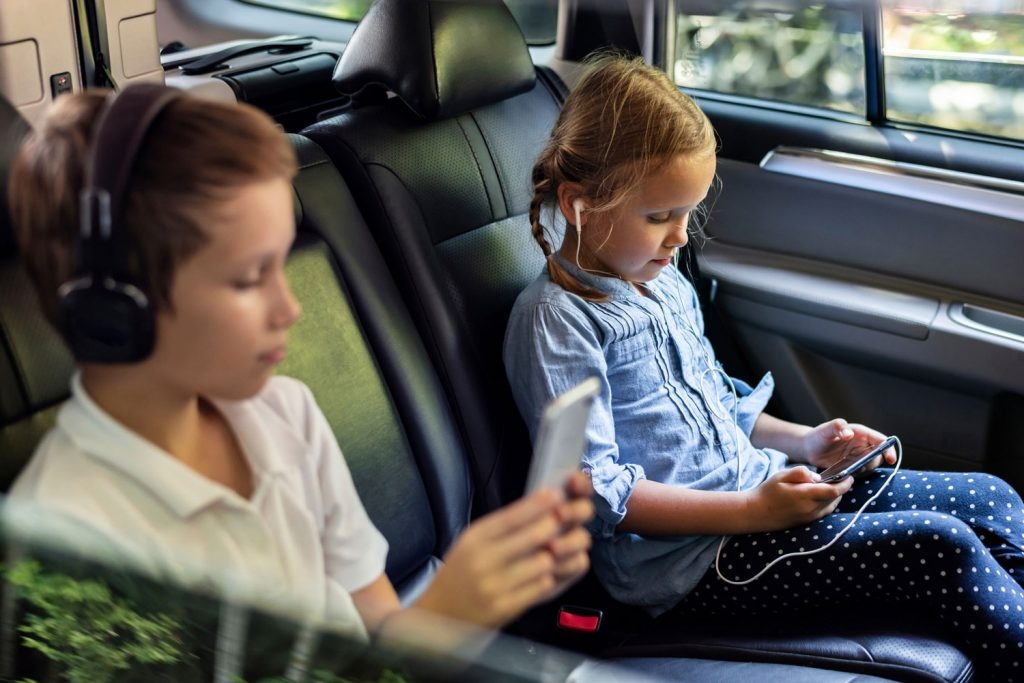 Tre nho bi say xe anh 1