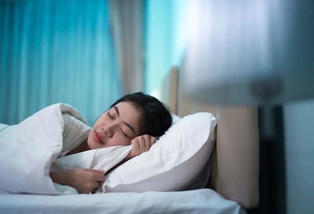 Uong sua vao buoi toi anh 1