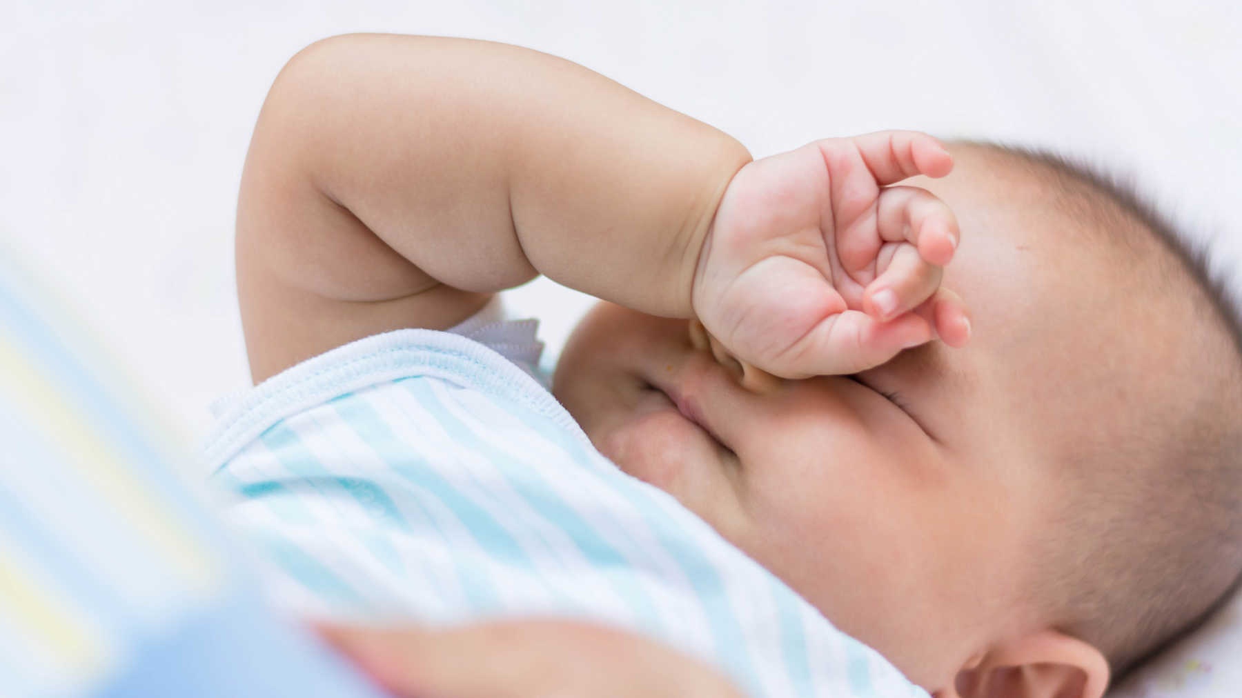 Ly do khien tre so sinh bi dau mat do hinh anh