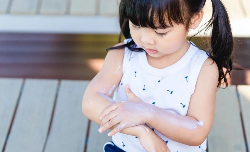 Nhung sai lam khien tre de mac benh ve da hinh anh