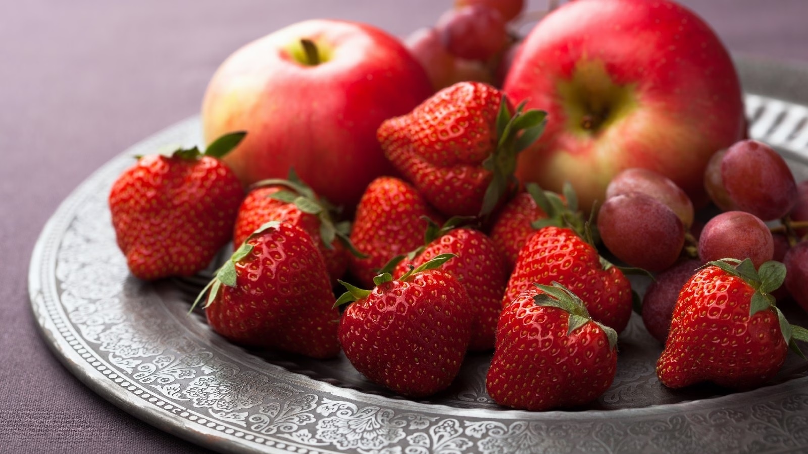 5 loai trai cay mau do rat tot cho tim hinh anh