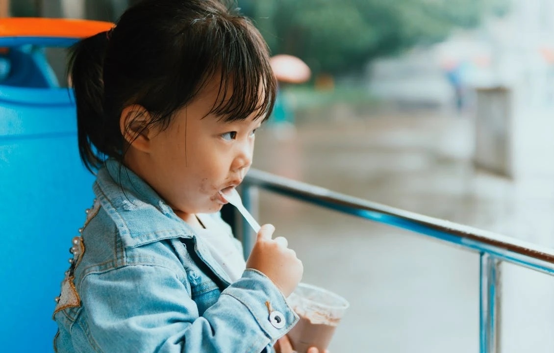 Dau hieu tre da nhiem giun san hinh anh