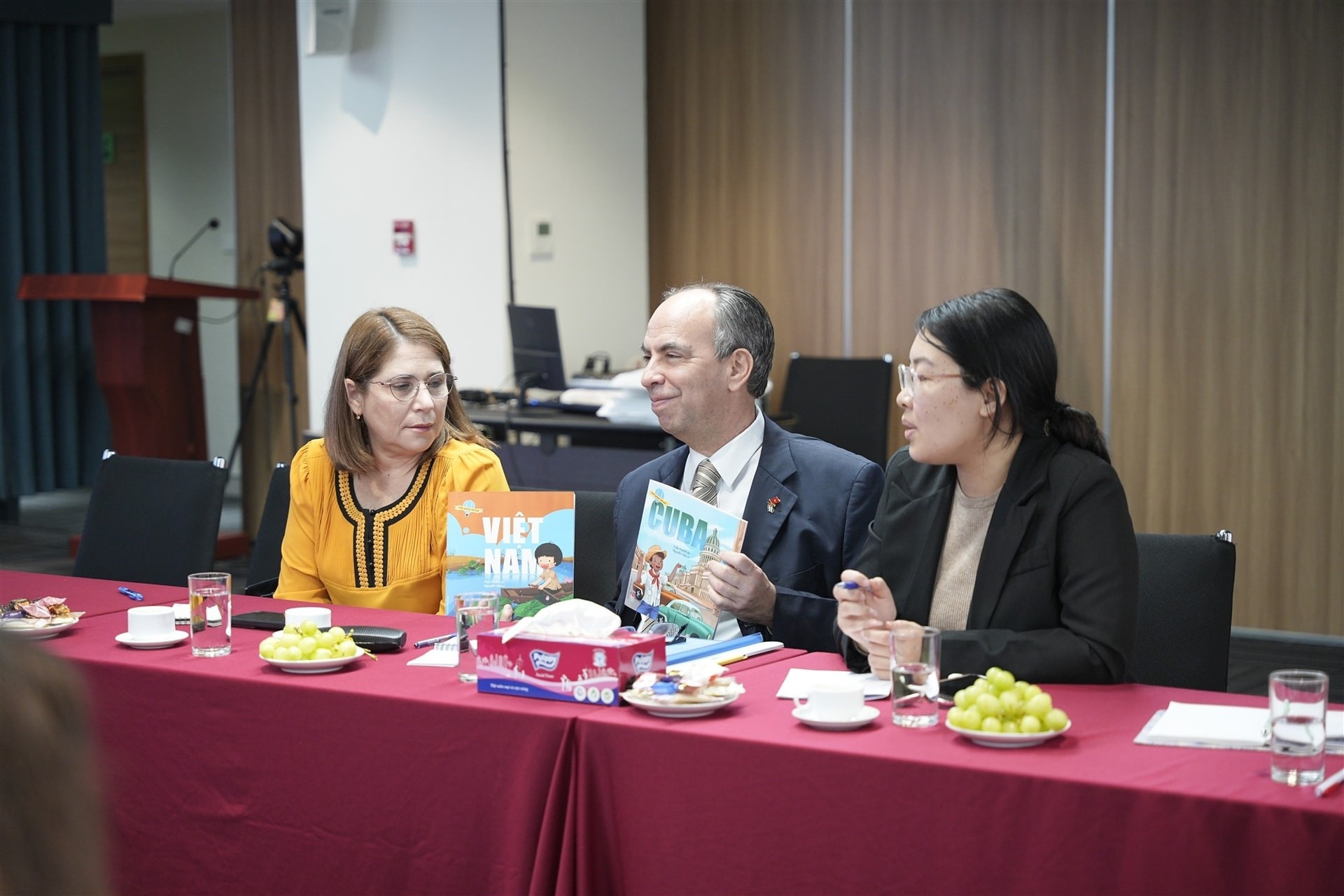 Thuc day hoat dong hop tac xuat ban Viet Nam - Cuba hinh anh