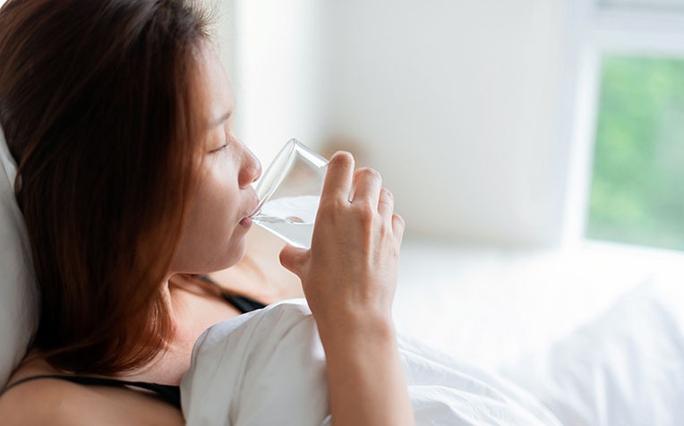 Loai thuoc tuyet doi khong dung khi bi sot xuat huyet hinh anh