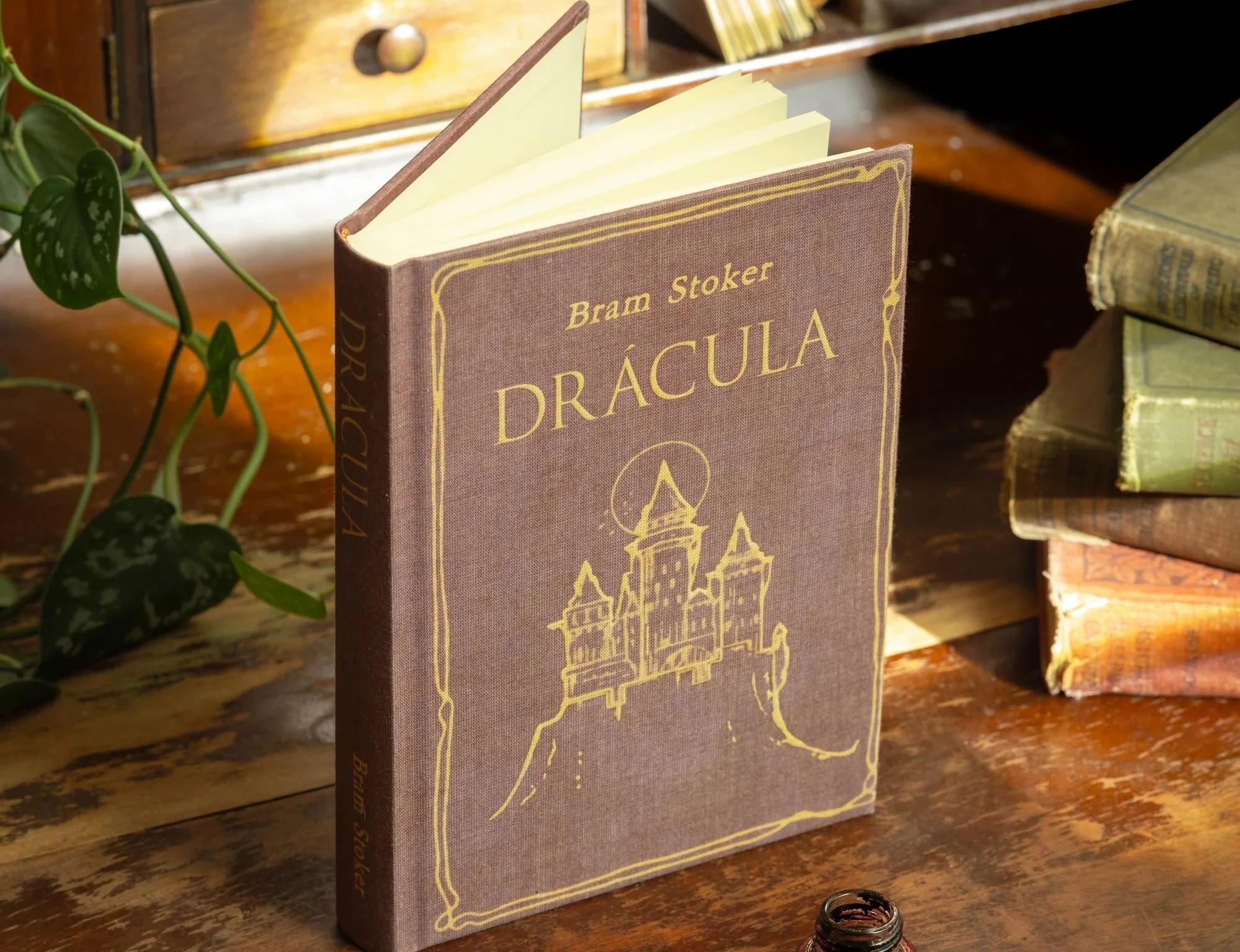 Kham pha bi an Dracula anh 1
