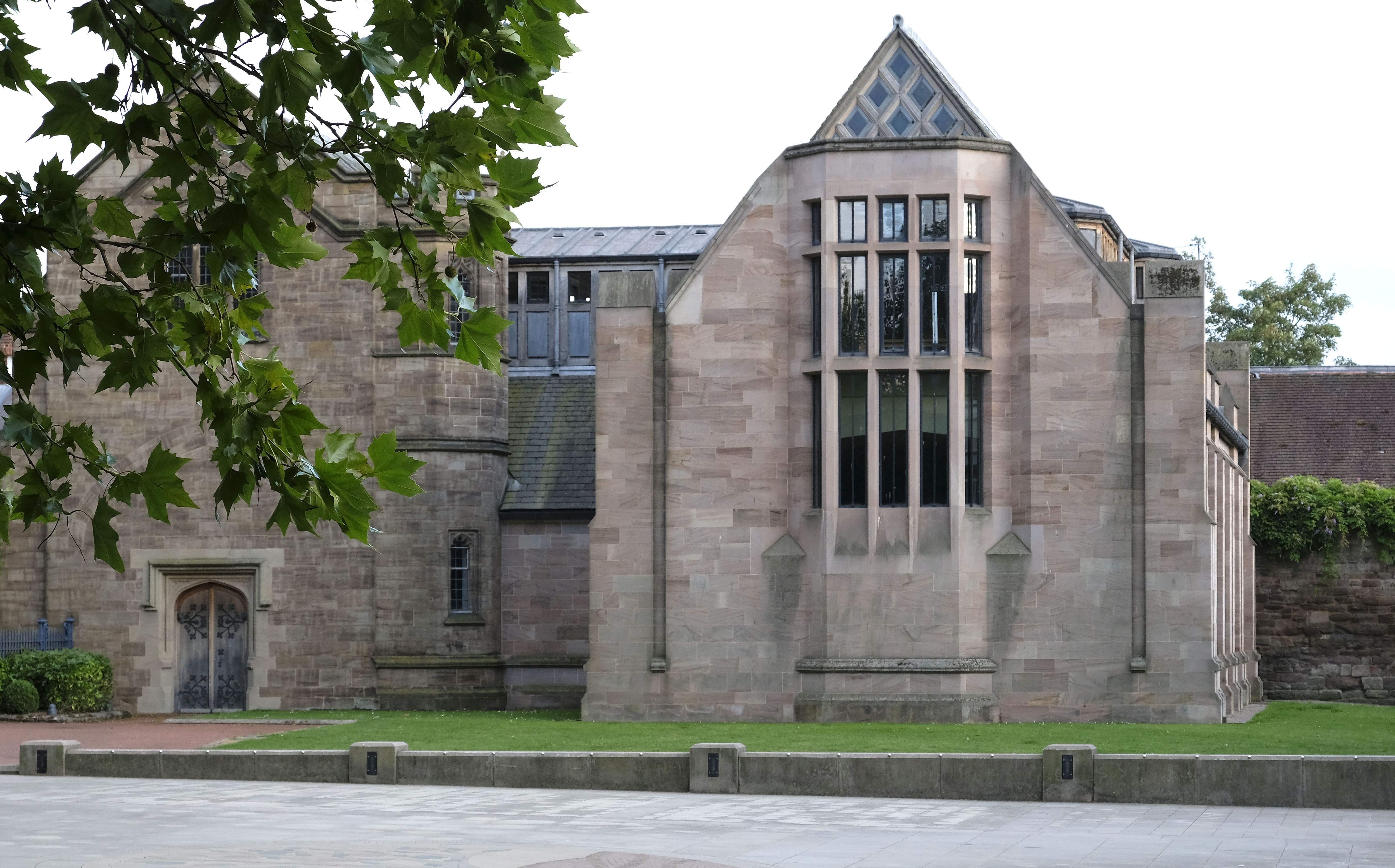 Thu vien co nhat anh 5