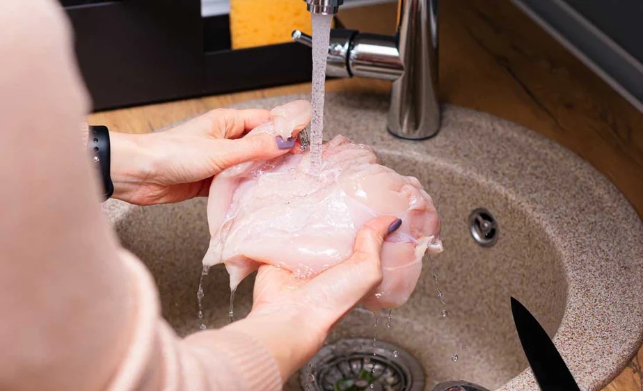 Nhung dieu tuong don gian hoa ra rat mat ve sinh hinh anh