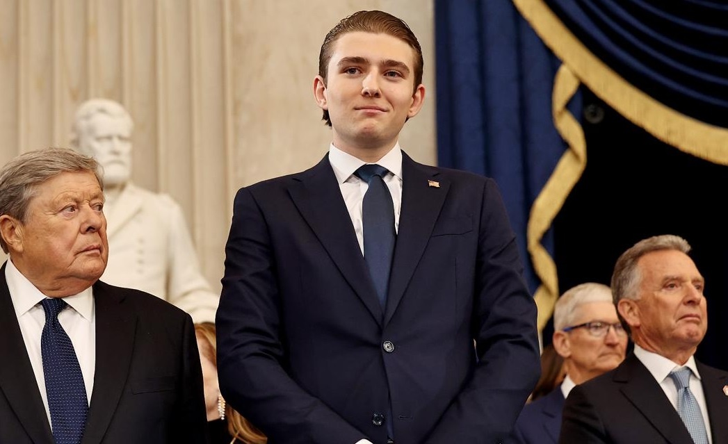 Bi mat giup Barron Trump cao hon 2 m o tuoi 19 hinh anh