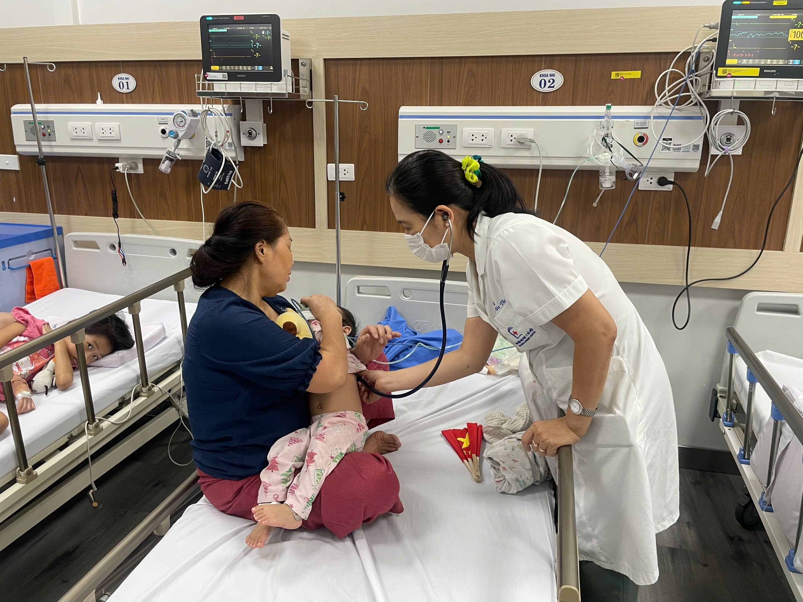 Giao mua, tre mac benh ve ho hap tang, nhieu ca bien chung nang hinh anh
