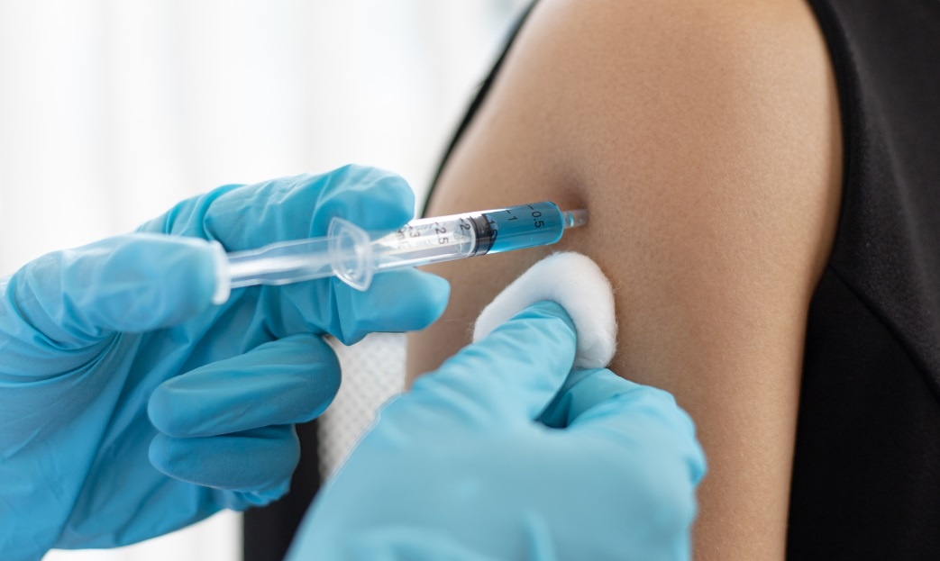 Ai nen tiem vaccine RSV? hinh anh