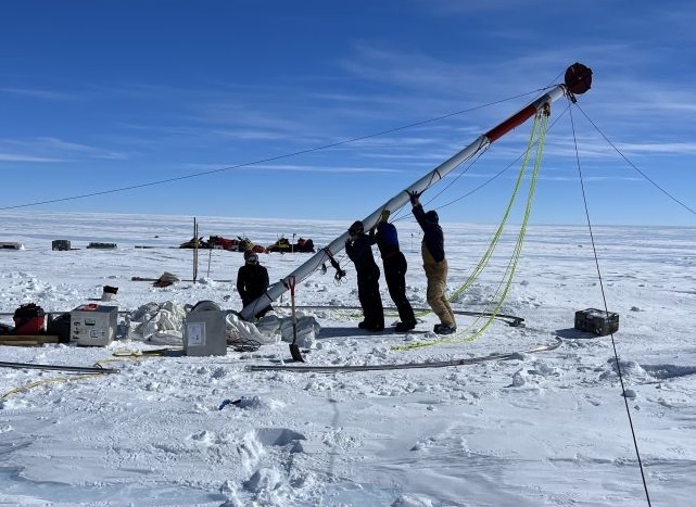 Tim thay mau khong khi 6 trieu nam tuoi duoi bang o Nam Cuc hinh anh