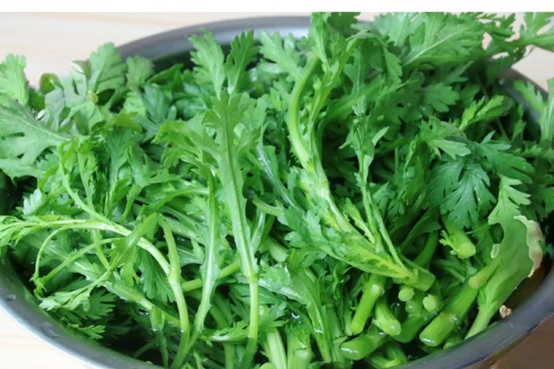 Cong dung it ai biet cua rau cai cuc hinh anh