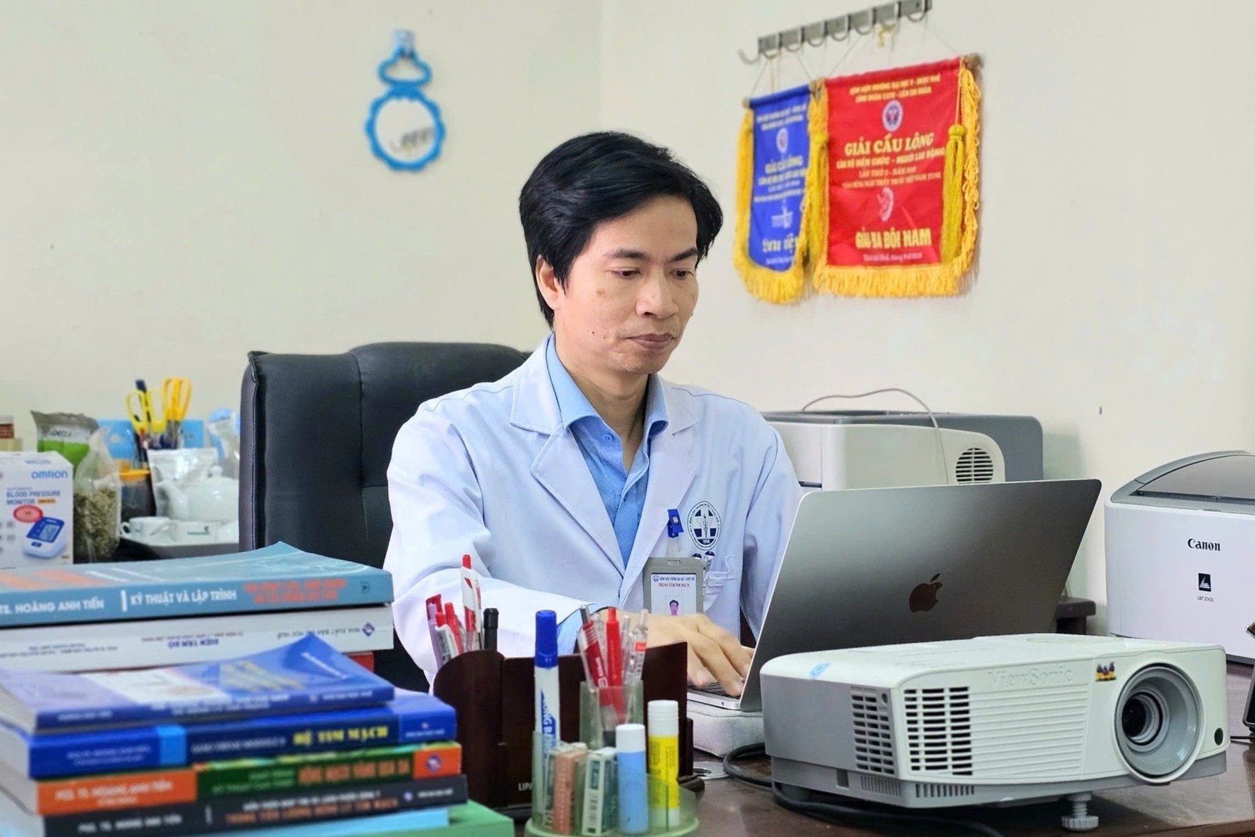 Giao su tre nhat nganh y 2025 hinh anh