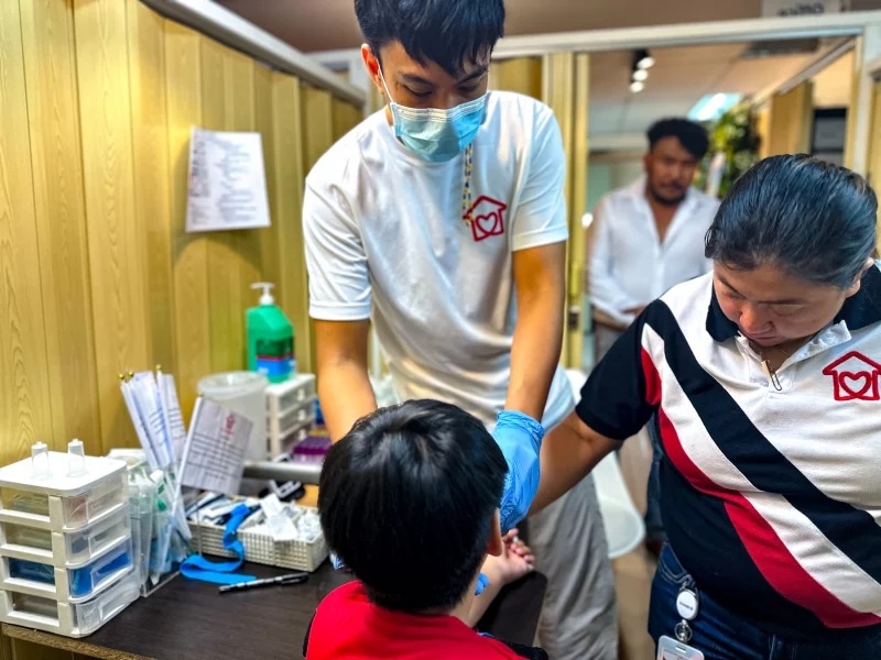 Mot nuoc Dong Nam A bao dong lay HIV, hang chuc ca mac moi ngay hinh anh