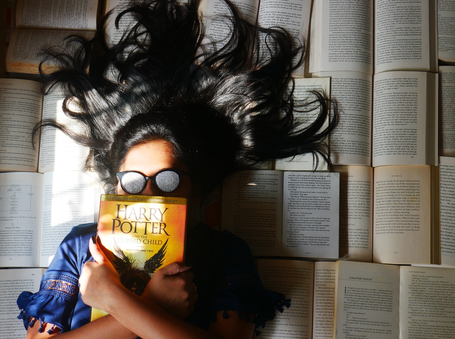 Vi sao chung ta thich mui huong cua nhung cuon sach cu? hinh anh