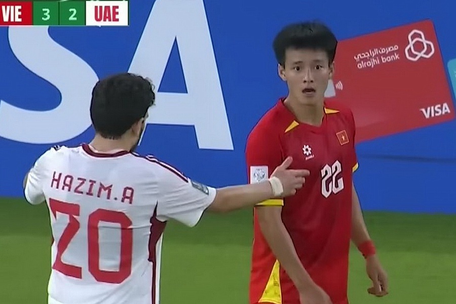 Thanh Nhan ngo ngac khi bi thay ra truoc U23 UAE hinh anh