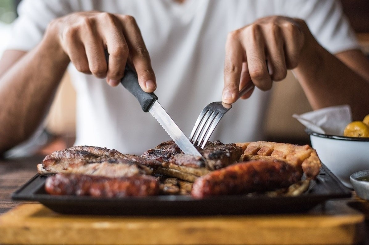 Dieu gi xay ra khi an qua nhieu thit? hinh anh