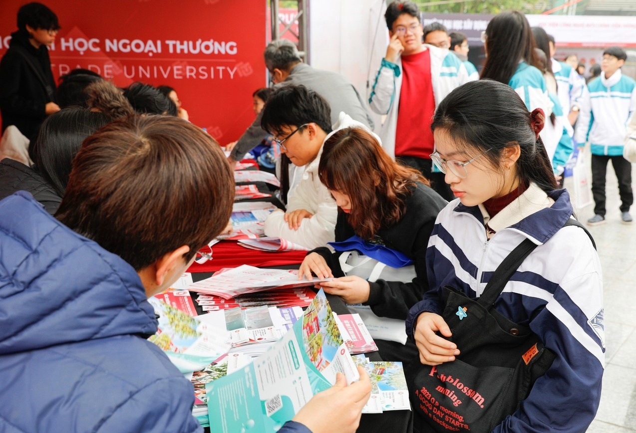 Them truong dai hoc 'noi khong' voi tuyen thang giai khoa hoc ki thuat hinh anh