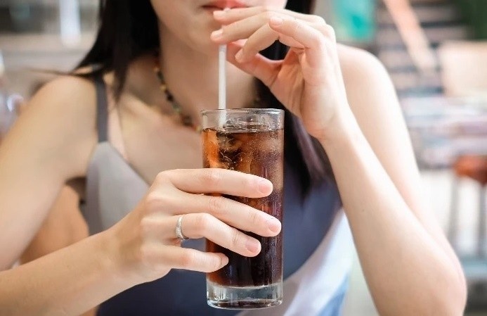 5 loai nuoc van nguoi me, uong nhieu co the huy hoai tri nao cuc nhanh hinh anh
