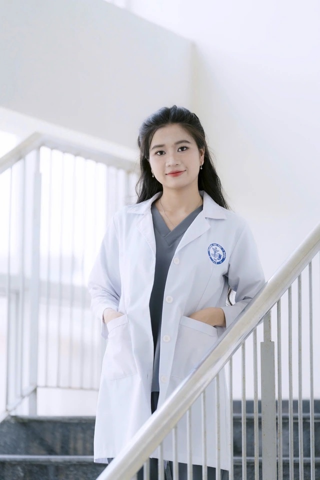 Nu duoc si nhap ngu anh 2