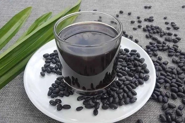 Dieu gi xay ra voi than khi ban uong nuoc dau den rang moi ngay? hinh anh