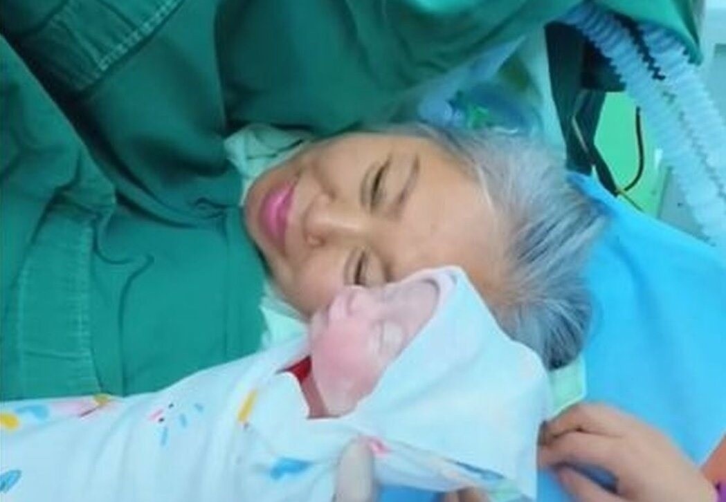 Mat con trai, nguoi phu nu quyet sinh them con o tuoi 63 hinh anh