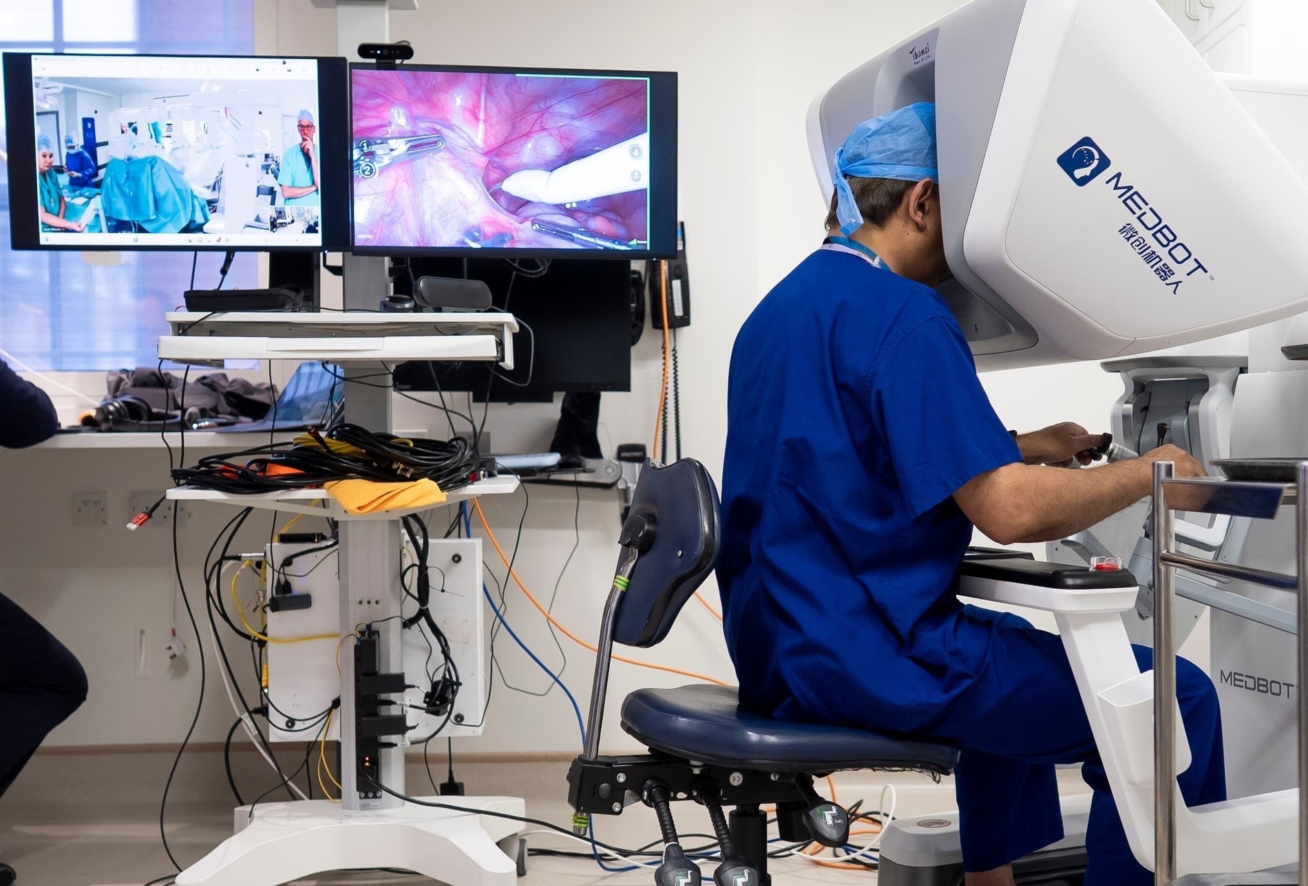 Ca mo o khoang cach 2.400 km vua duoc thuc hien hinh anh