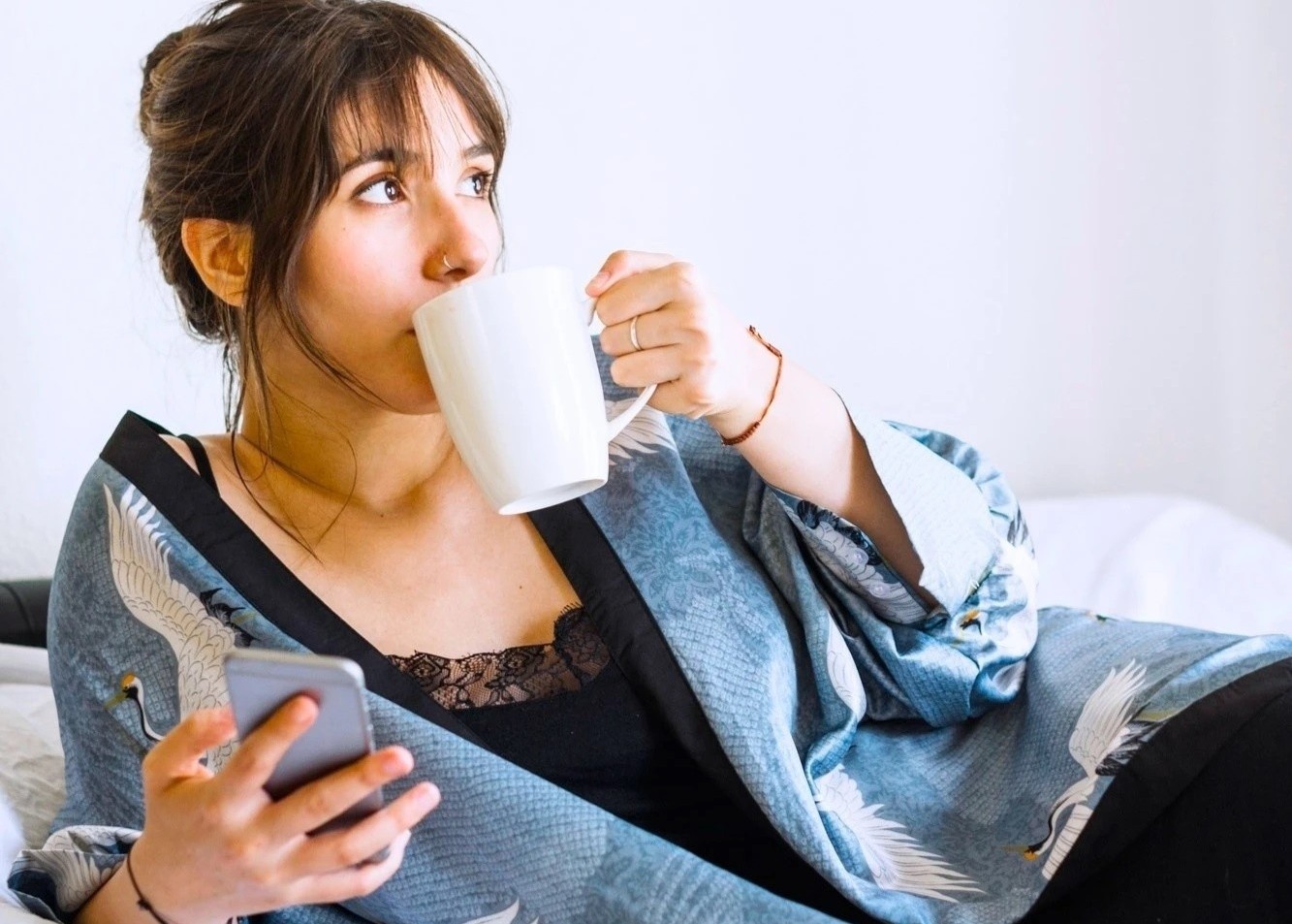 Cang uong ca phe cang met: Sai lam tu thoi diem nap caffeine hinh anh