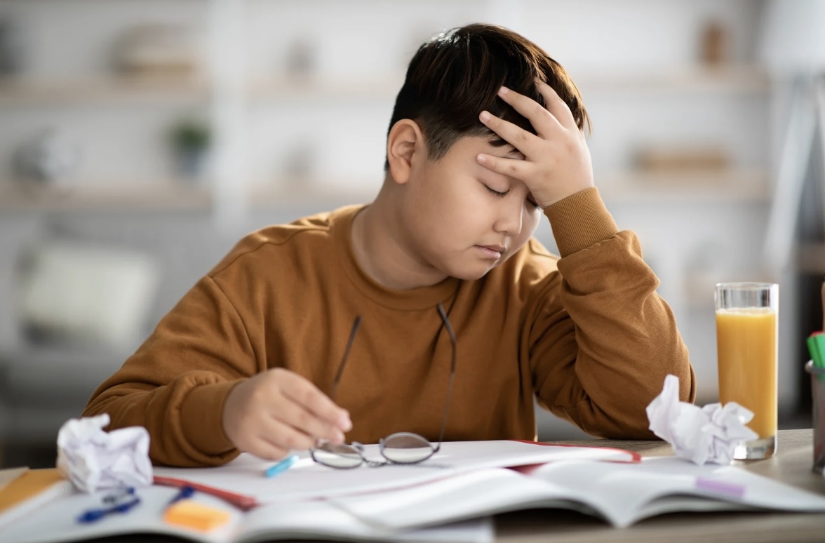 Dau hieu canh bao con ban kiet suc vi lich hoc day dac hinh anh