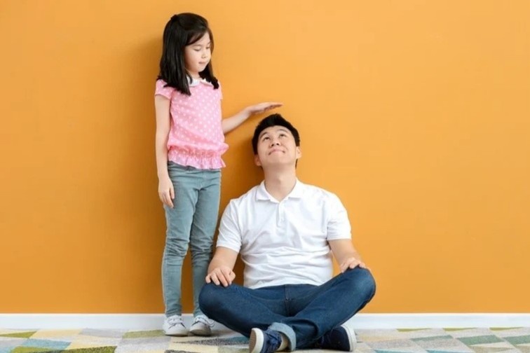 Cha me chieu cao khiem ton, lam sao de con 'nho gio'? hinh anh