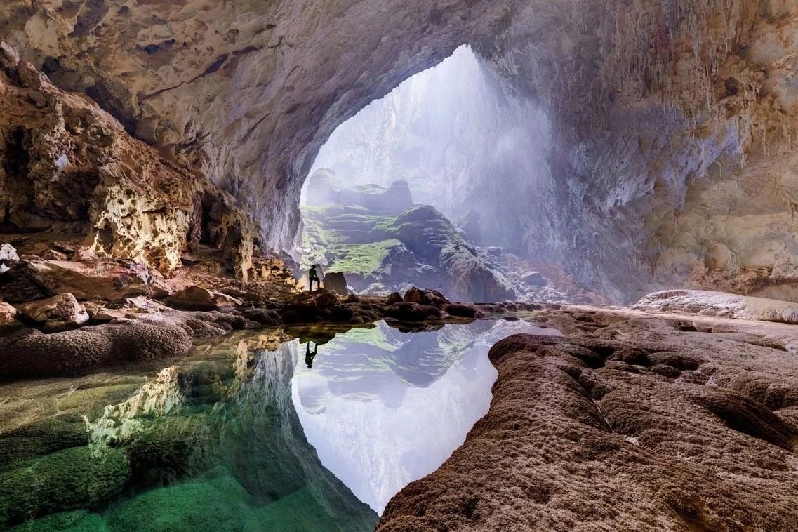 Hang dong lon nhat the gioi nam o dau? hinh anh