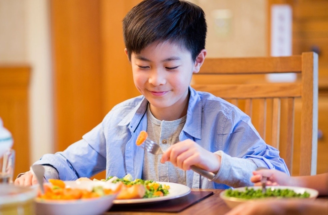 Chon thit nao de tre but pha chieu cao va tri thong minh hinh anh