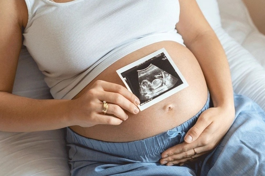 Tu cung phu nu thay doi the nao trong suot thai ky? hinh anh