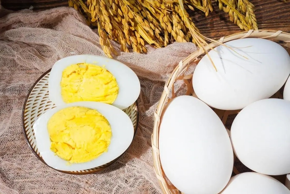 Ba nhom nguoi nen an trung ngong thuong xuyen hinh anh