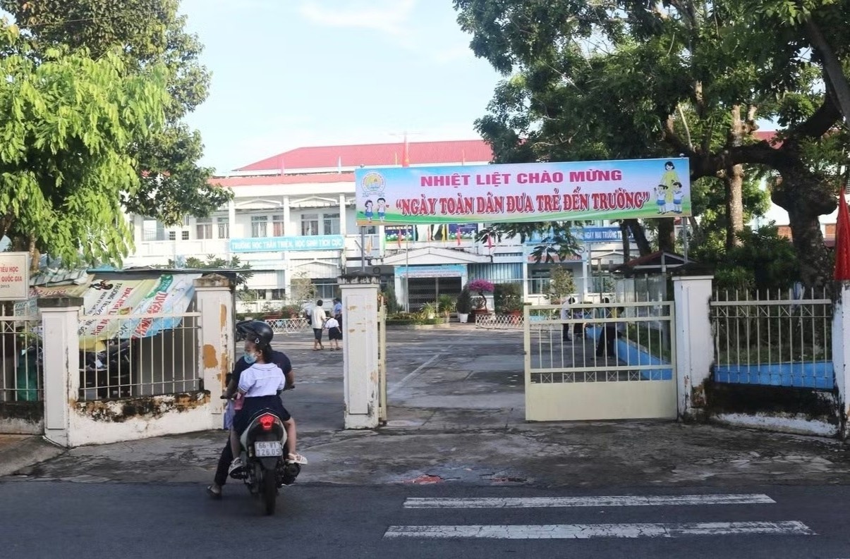 27 hoc sinh tieu hoc o Sa Dec nhap vien sau bua an ban tru hinh anh