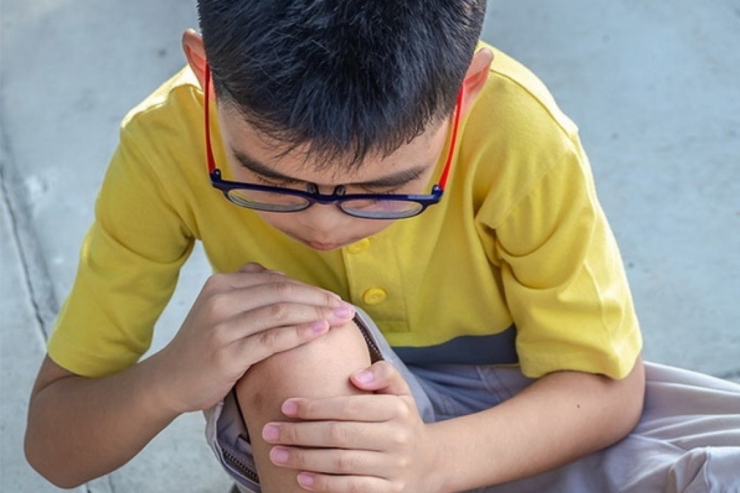Nhung dau hieu tre thieu vitamin D ba me khong nen bo hinh anh