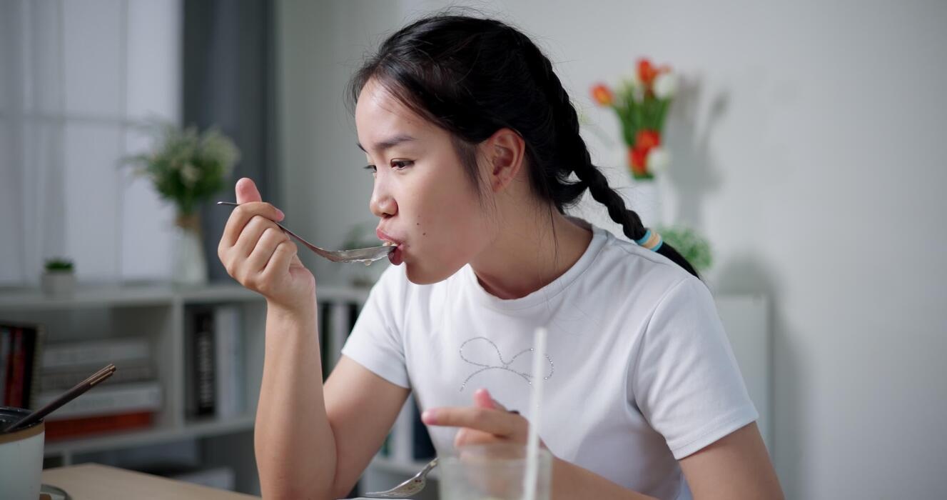 Bac si tim mach canh bao: dung lam 5 dieu nay truoc 9h sang hinh anh