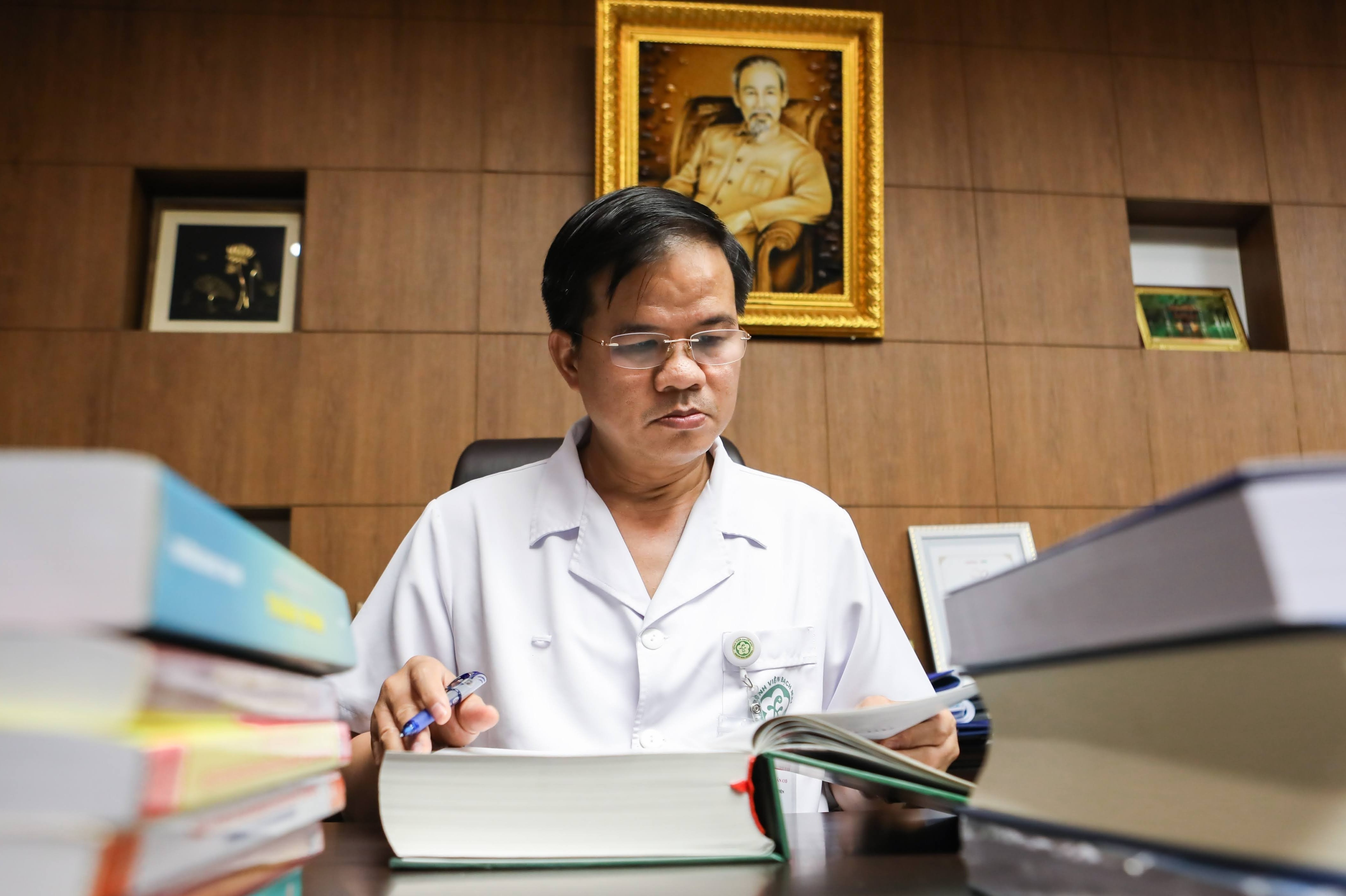 Buc thu gay xuc dong cua Giam doc Benh vien Bach Mai hinh anh