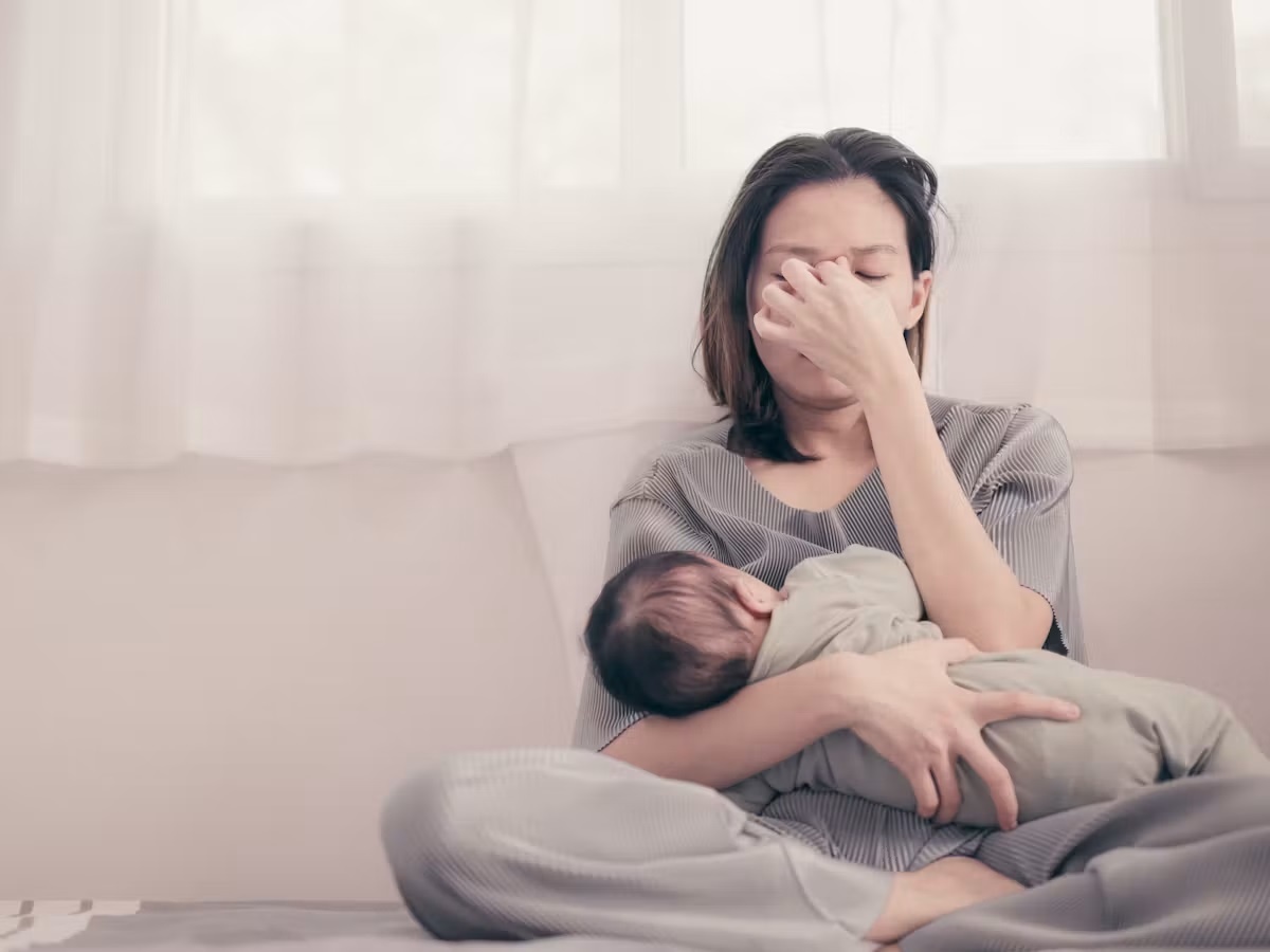 5 dấu hiệu bất thường về sức khỏe của phụ nữ sau sinh