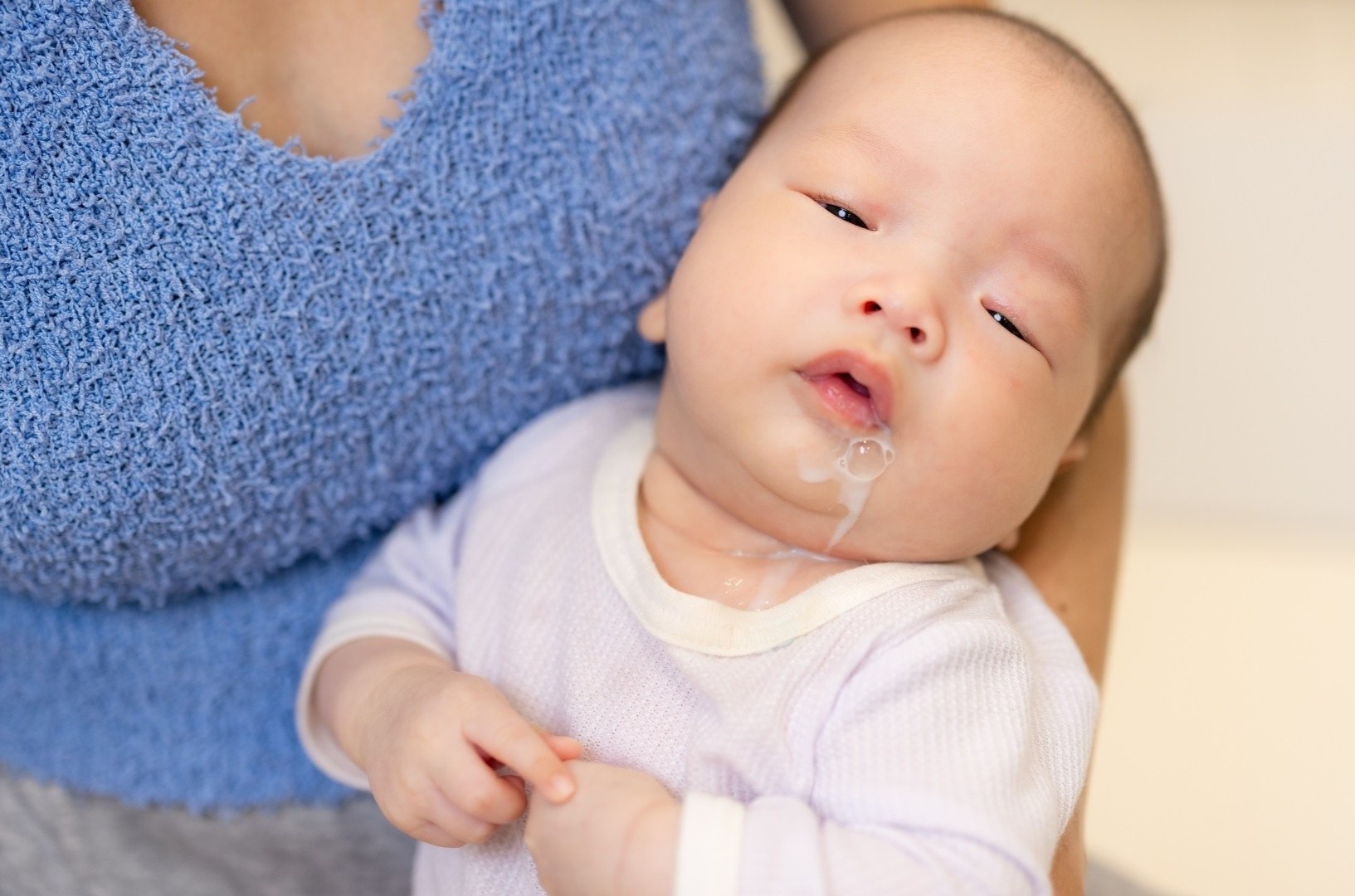 Trẻ trớ sữa có phải do ăn quá nhiều?