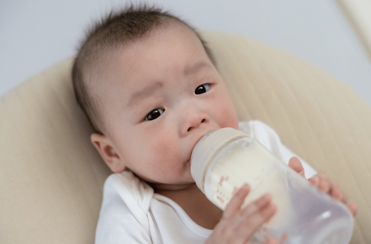 Trẻ cai sữa ảnh 1