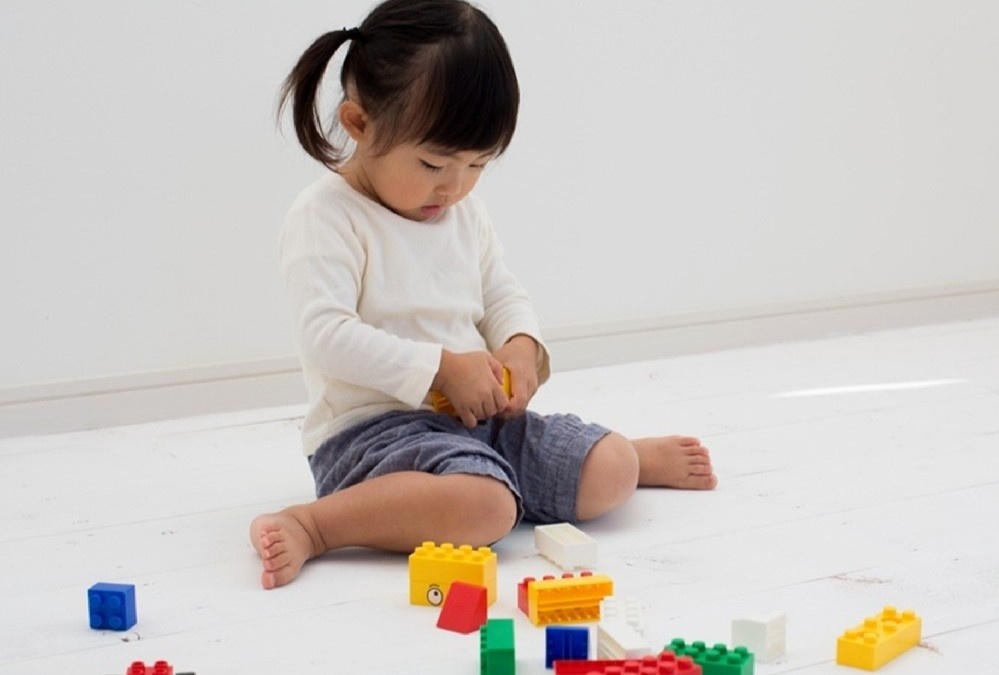 Tư thế ngồi trẻ rất thích, cha mẹ vẫn cần lưu ý điều này