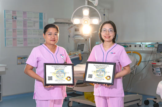 Hai nữ hộ sinh Việt Nam đạt chứng chỉ IBCLC về tư vấn sữa mẹ quốc tế