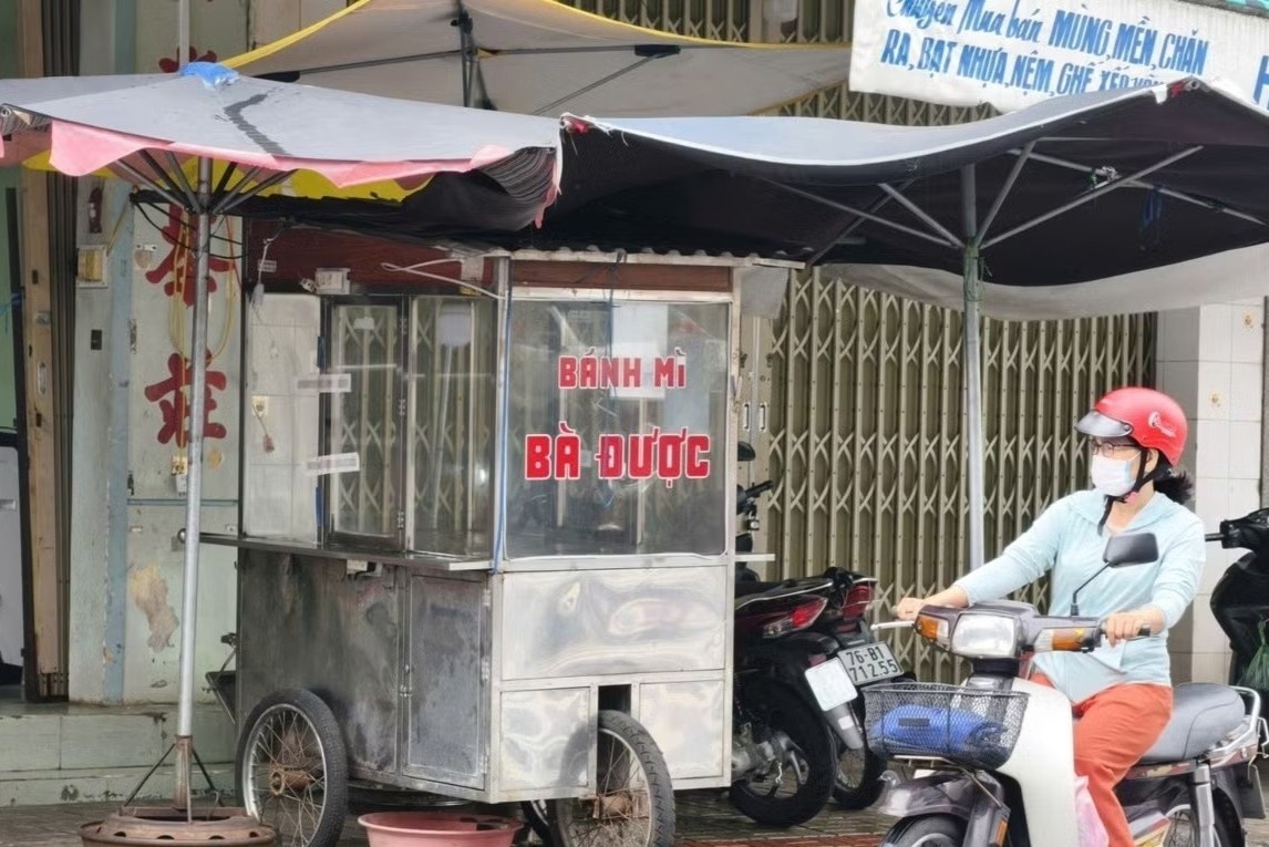 Tiệm bánh mì nổi tiếng xin lỗi sau vụ hàng trăm người nhập viện