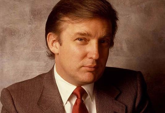 Hai phu nu noi bi Trump so mo tren may bay, thang may hinh anh