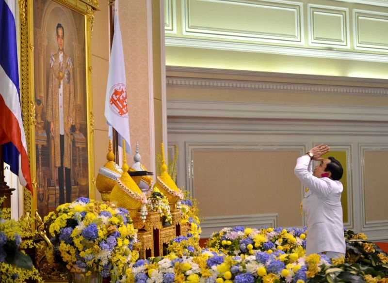 thủ tướng Thái Lan quỳ lạy quốc vương ảnh 7 thu tuong Thai Lan quy lay quoc vuong anh 7