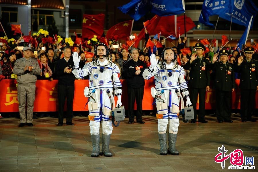 Trung Quốc phóng tàu vũ trụ Thần Châu 11 ảnh 2 Trung Quoc phong tau vu tru Than Chau 11 anh 2