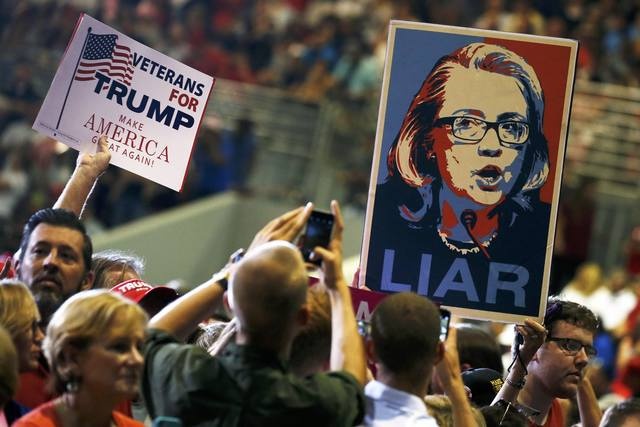 Trump - Clinton: Gio doi chieu o cac bang chien truong hinh anh