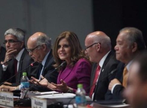 Su hoai nghi voi toan cau hoa bao trum hoi nghi APEC hinh anh